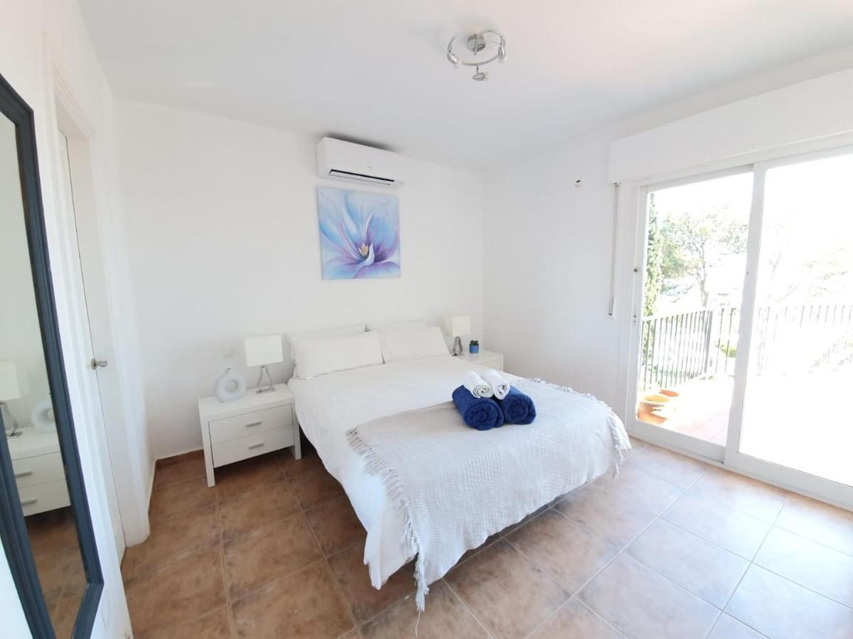 Beautiful 5 Bedroom Villa With Private Pool With Stunning Sea Views, Walking Distances To Shops Restaurants Beach Manilva Extérieur photo