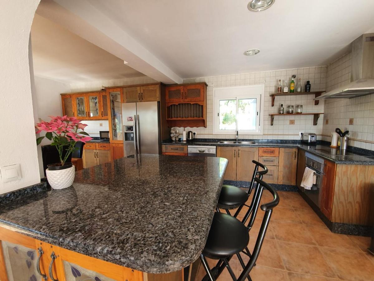 Beautiful 5 Bedroom Villa With Private Pool With Stunning Sea Views, Walking Distances To Shops Restaurants Beach Manilva Extérieur photo