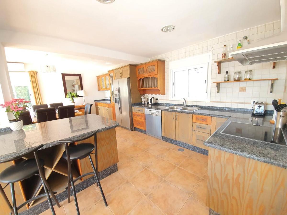 Beautiful 5 Bedroom Villa With Private Pool With Stunning Sea Views, Walking Distances To Shops Restaurants Beach Manilva Extérieur photo