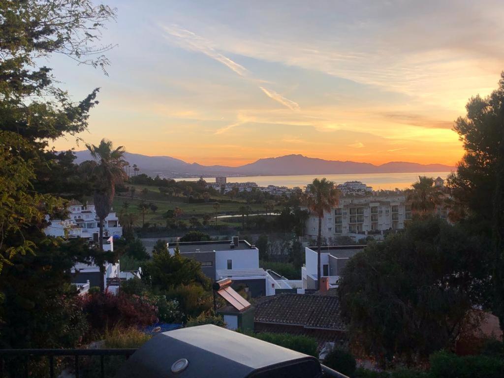 Beautiful 5 Bedroom Villa With Private Pool With Stunning Sea Views, Walking Distances To Shops Restaurants Beach Manilva Extérieur photo